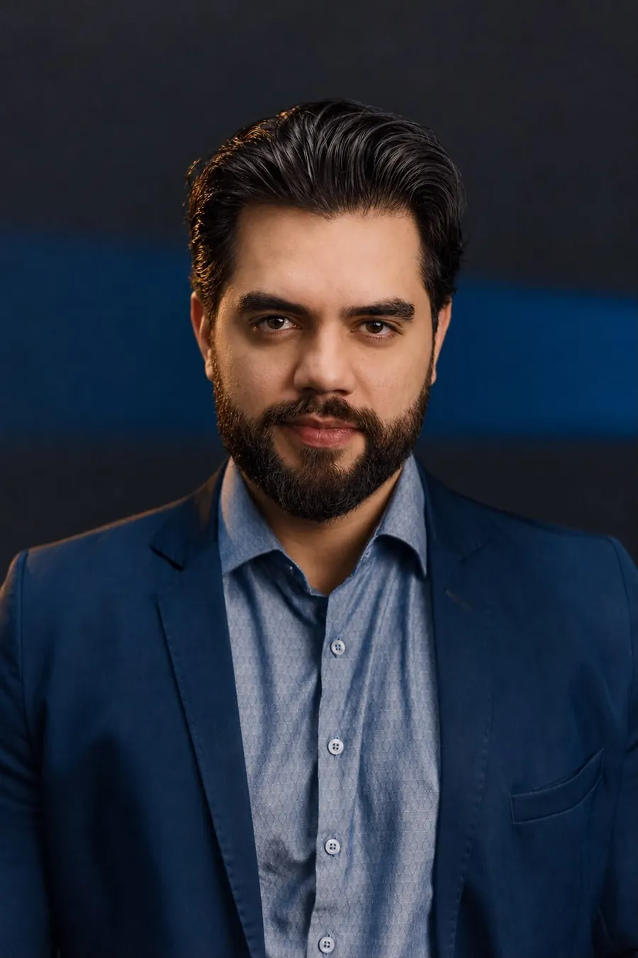 Jadson Cavalcante Landim, advogado, de blazer azul-marinho
